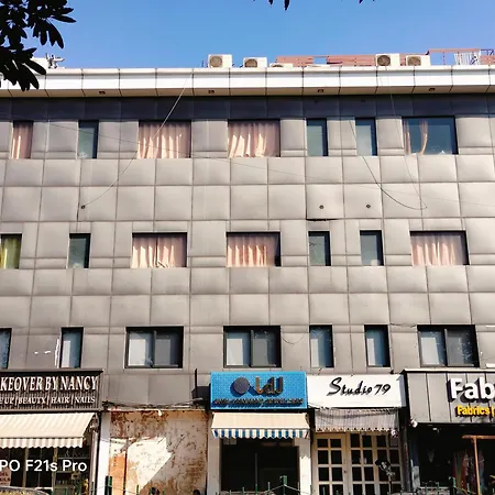 Hotel Mannat Near Shalimar Bagh Metro-2