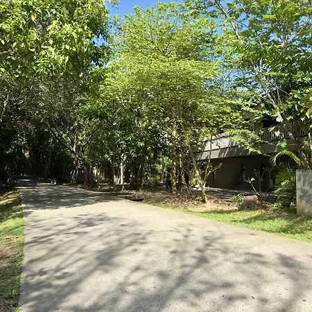 Lakwa Motel Lio Beach-2