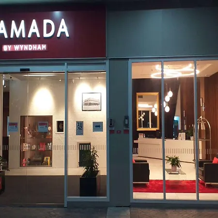 Ramada By Wyndham, Hamilton City Center-3