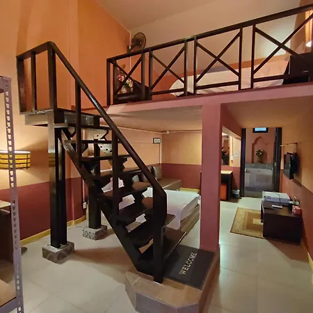 Retro Box Hotel Chumphon-2