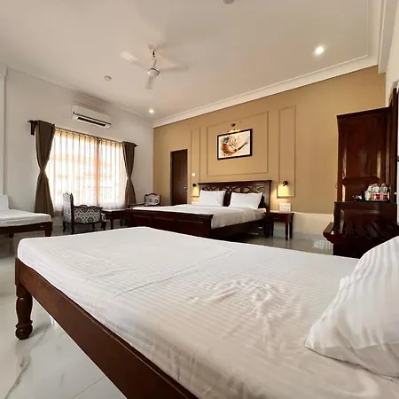 Revaas Pure Veg Lake View Hotel-3