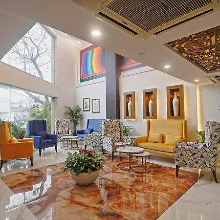 Hotel Cardinal Oxmo Delhi Airport-3