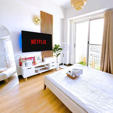 Zinnia Towers 1Br Condo With Ps4 Karaoke Netflix & Swimming Pool-2