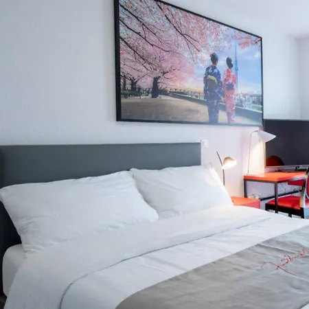 "The Freddie Mercury" Hotel-3