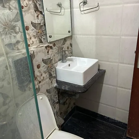 Hare Krishna Guest House Near New Delhi Railway Station-3