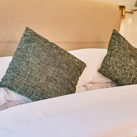 Host & Stay - The Raven Hotel-2