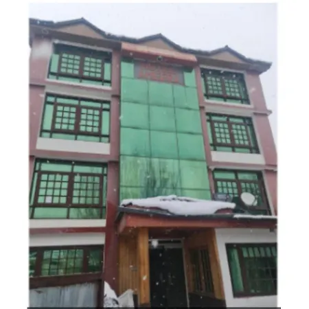 Hotel Ameera , Munawara Abad, Srinagar-3