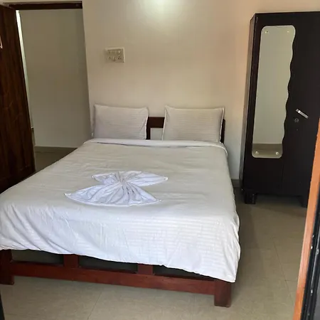 Black Heaven Beach Guest House-2