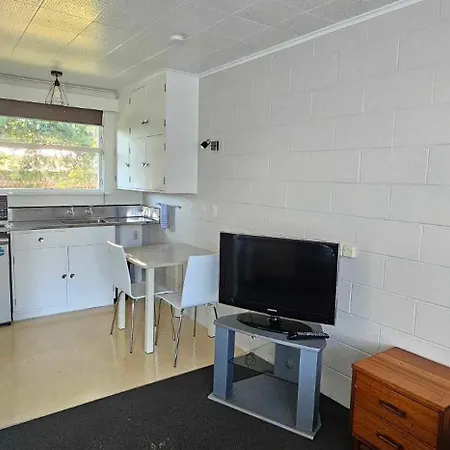 Endeavour Lodge Motel-2