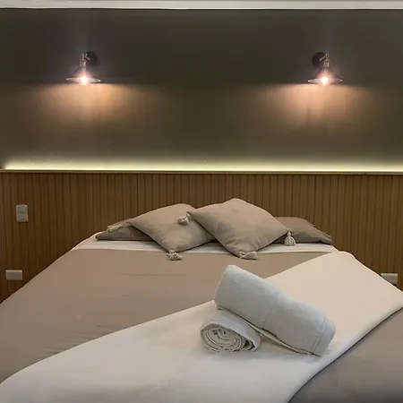 Click Hotel-2