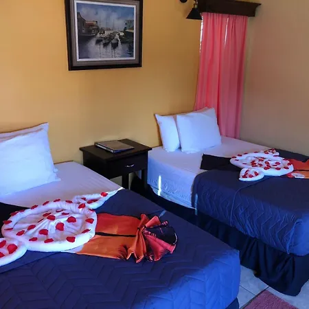 Daphne'S Lagoon Lodge-2