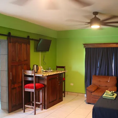 Daphne'S Lagoon Lodge-3