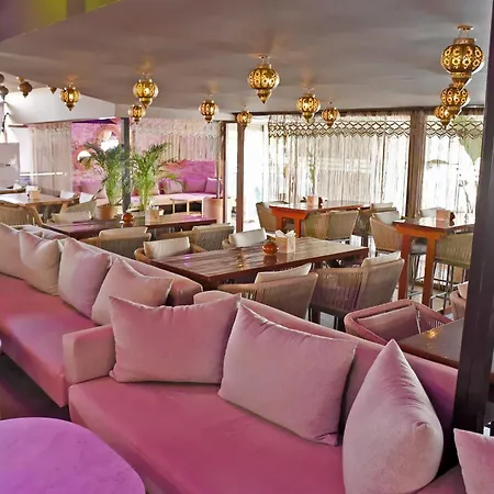 555 Hotel Clubbing Adults Only-2