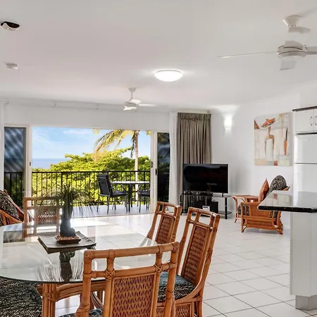 Beachfront Apartments On Trinity Beach-2