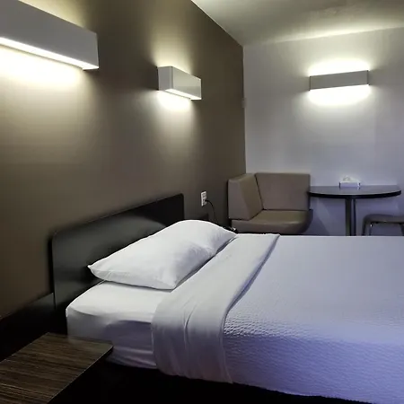 Joys Inn Innisfail, Ab-3