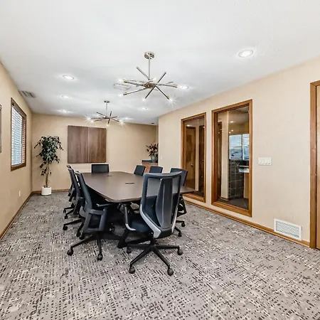 Stony Plain Inn & Suites-3