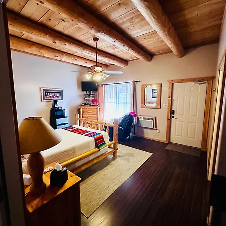 Adobe Rose Boutique Inn-3