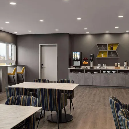 Microtel Inn & Suites By Wyndham Boisbriand-3