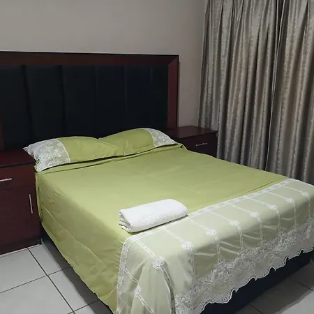 Goldenside Guest House Rustenburg-2