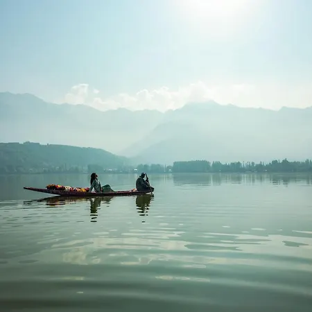 Taj Dal View Srinagar-2