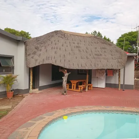 Pythons Guest Lodge-3
