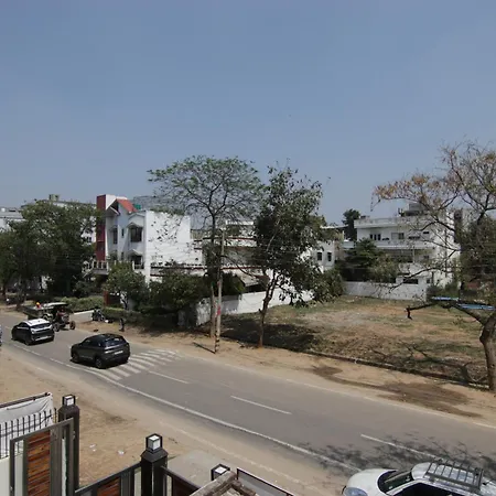 Hotel Leaf 9 Inn, Cyber City Near Ambience Mall-3