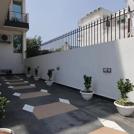 Hotel Leaf 9 Inn, Cyber City Near Ambience Mall-2