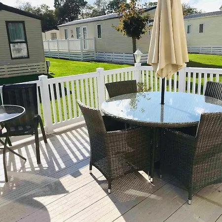 New Forest Hoburne Bashley Holiday Park, Spacious Caravan Sycamore 201 Sleeps 6-2