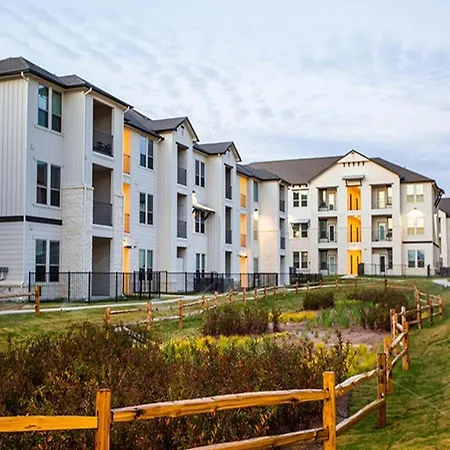 East Austin Manor Flats By Barsala-2