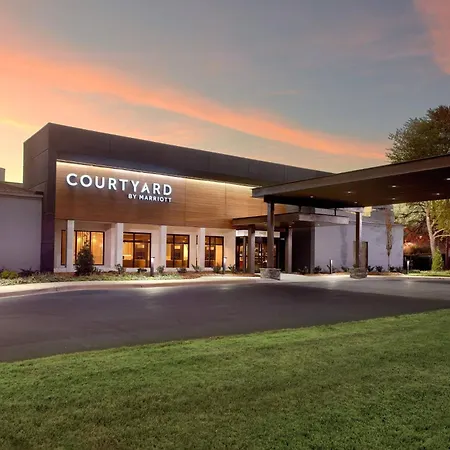 Courtyard Charlotte Southpark-3
