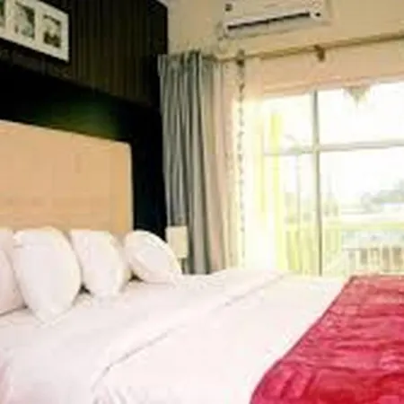 Hampton Towers Spa - Guest Room-3