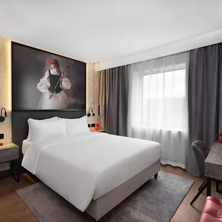Radisson Red London Gatwick Airport-3