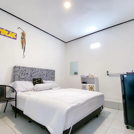 Kana Guest House Mitra Reddoorz-2