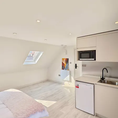 Morden Stratford Studio 4-3