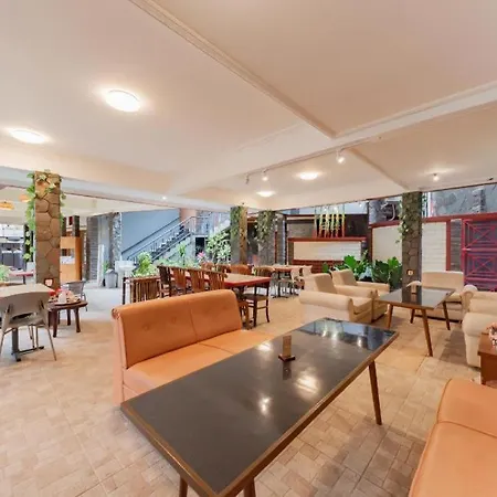 Urbanview Hotel Villa Surya Bandung-3