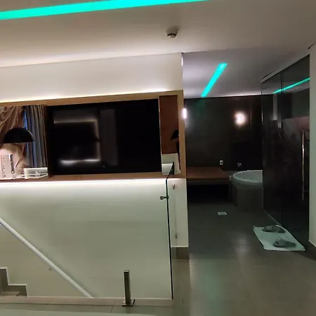 Mint Motel-2