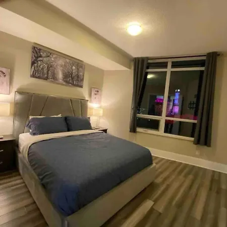 Luxurious 1 Bedroom Den, 1 Bath Condo Square One-3