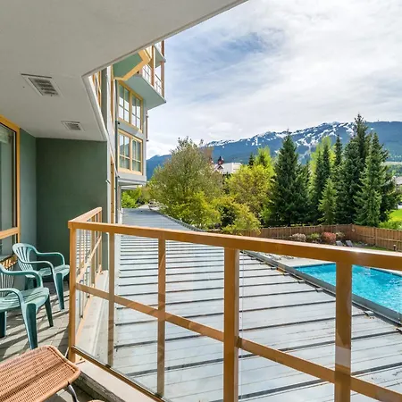 A Fully Renovated Condo Near Village Centre With Mt View And Close To Lift In Cascade Lodge-3