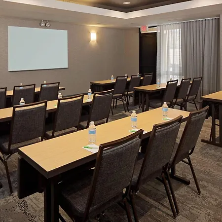 Courtyard By Marriott Richmond Airport-3
