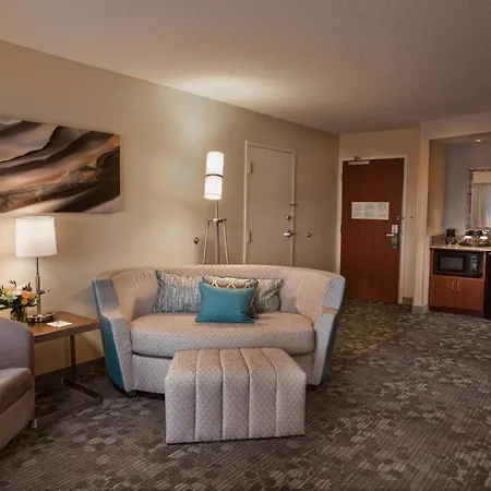 Courtyard By Marriott Fayetteville-3