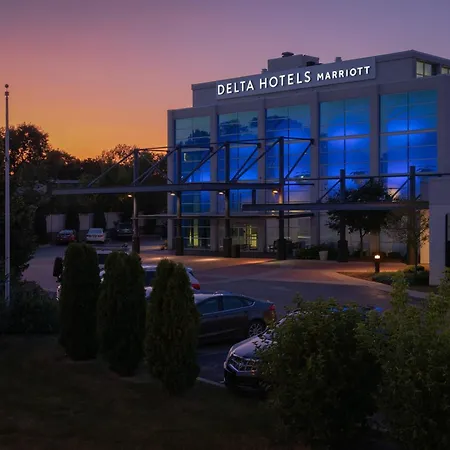 Delta Hotels By Marriott Milwaukee Northwest-3