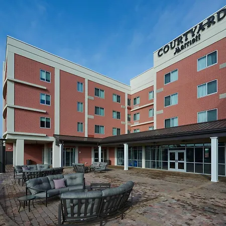 Courtyard By Marriott Rome-3