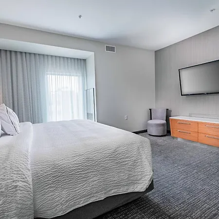 Courtyard By Marriott Toledo West-3