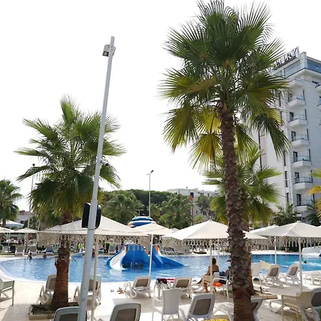 Henry Resort & Spa-3