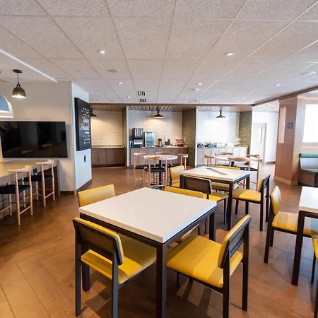 Fairfield By Marriott Inn & Suites Fond Du Lac-2