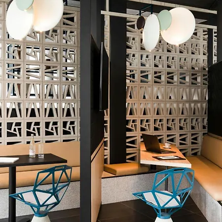Courtyard By Marriott Paris Creteil-3