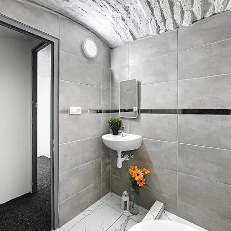 Muranyi 50 City Rooms-3