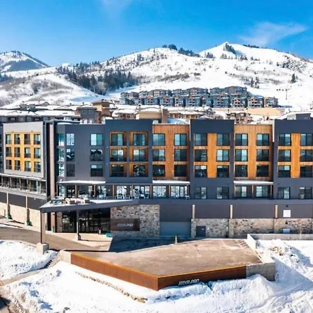 Slope Side Studio In The Heart Of Canyons Village With Heated Pool & Hot Tub!-2