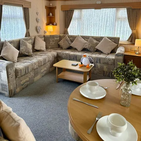 Haven Golden Sands Immaculate 3 Bedroom Pet And Autism Friendly 6 Berth Caravan With Large Gated Veranda-2