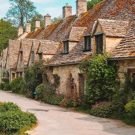 Cotswold Dream Getaways-3